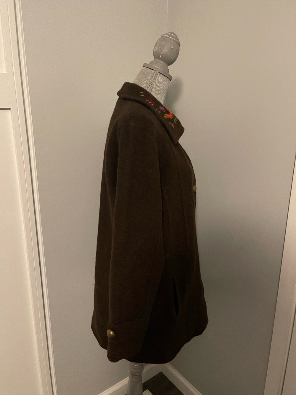 Icelandic Designs Brown Wool Embroidered Coat – Size M - Picture 4 of 7